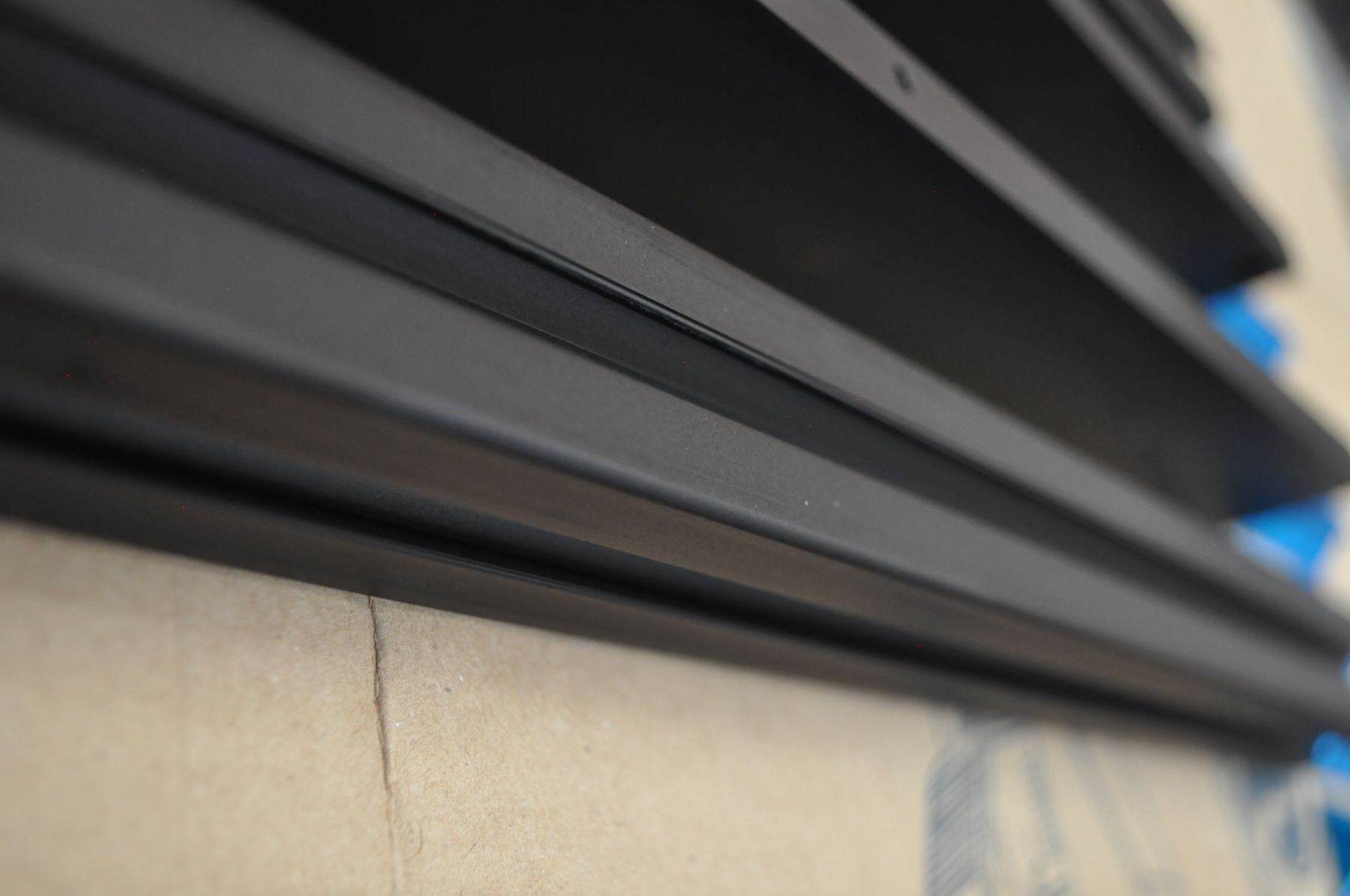 Pieza de aluminio con acabado de anodizado natural